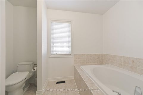 Photo 22 at 18 Kerr Lane, Bayview Northeast, Aurora