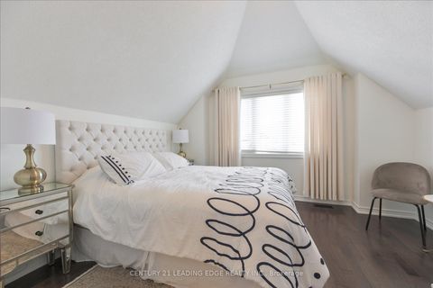Photo 25 at 18 Kerr Lane, Bayview Northeast, Aurora