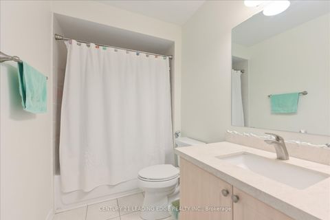 Photo 28 at 18 Kerr Lane, Bayview Northeast, Aurora