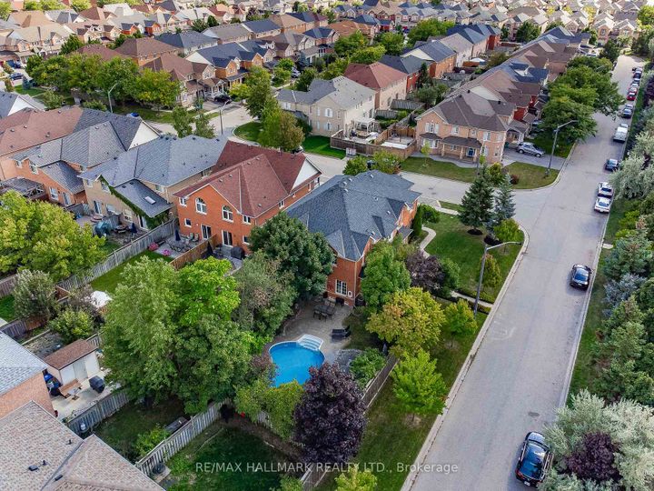 Photo 3 at 3288 Equestrian Crescent, Churchill Meadows, Mississauga