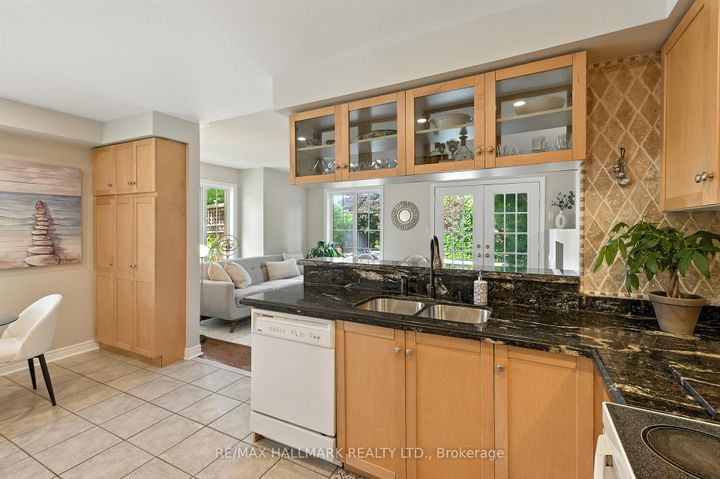 Photo 8 at 3288 Equestrian Crescent, Churchill Meadows, Mississauga