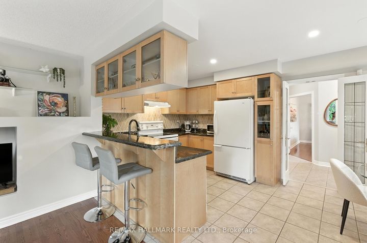 Photo 9 at 3288 Equestrian Crescent, Churchill Meadows, Mississauga