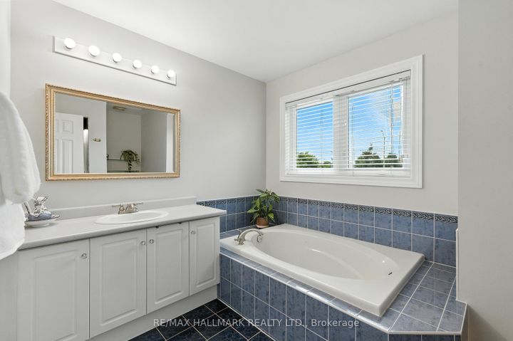 Photo 26 at 3288 Equestrian Crescent, Churchill Meadows, Mississauga