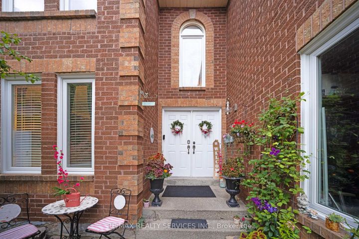 Photo 1 at 74 Leeward Drive N, Westgate, Brampton