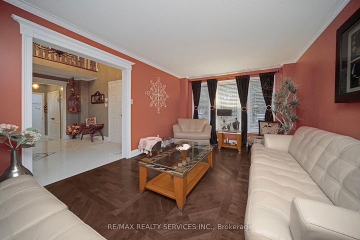 Photo 4 at 74 Leeward Drive N, Westgate, Brampton