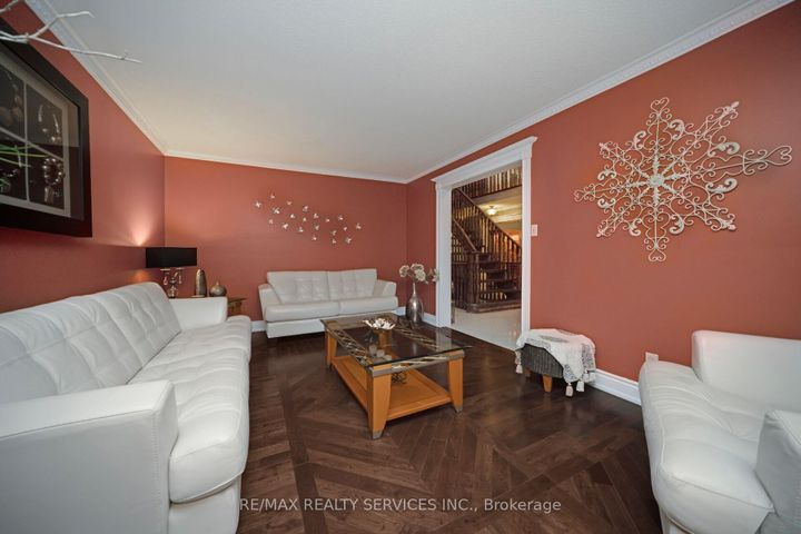 Photo 5 at 74 Leeward Drive N, Westgate, Brampton