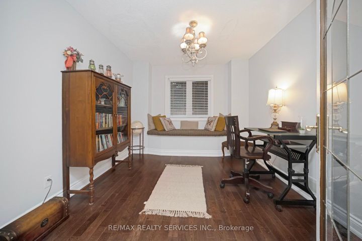 Photo 7 at 74 Leeward Drive N, Westgate, Brampton