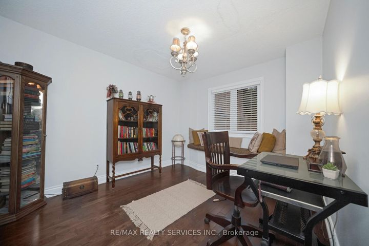 Photo 8 at 74 Leeward Drive N, Westgate, Brampton