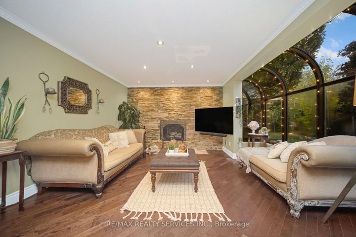 Photo 10 at 74 Leeward Drive N, Westgate, Brampton
