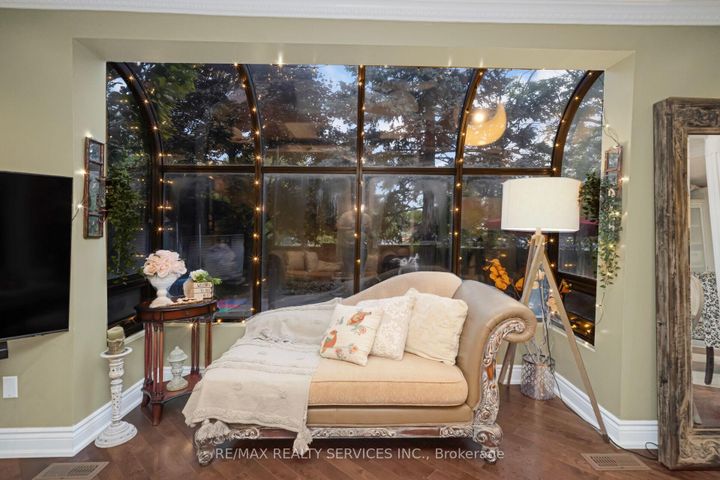 Photo 12 at 74 Leeward Drive N, Westgate, Brampton