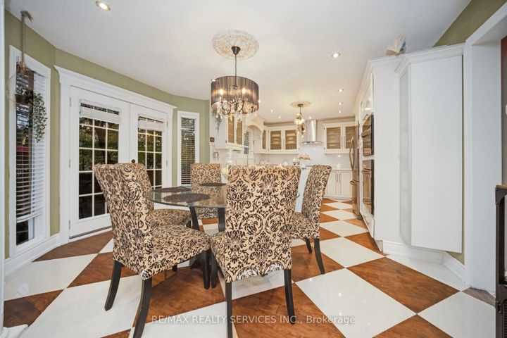 Photo 13 at 74 Leeward Drive N, Westgate, Brampton
