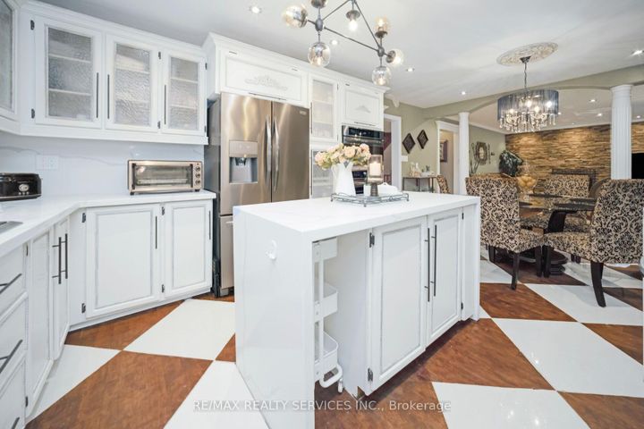 Photo 16 at 74 Leeward Drive N, Westgate, Brampton