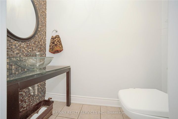 Photo 20 at 74 Leeward Drive N, Westgate, Brampton