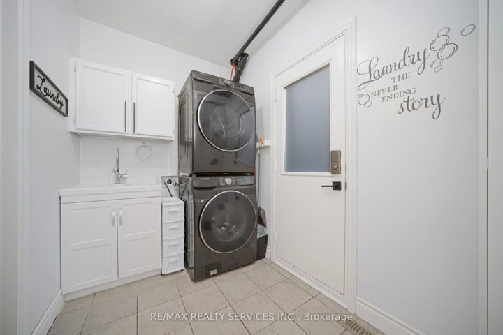 Photo 21 at 74 Leeward Drive N, Westgate, Brampton