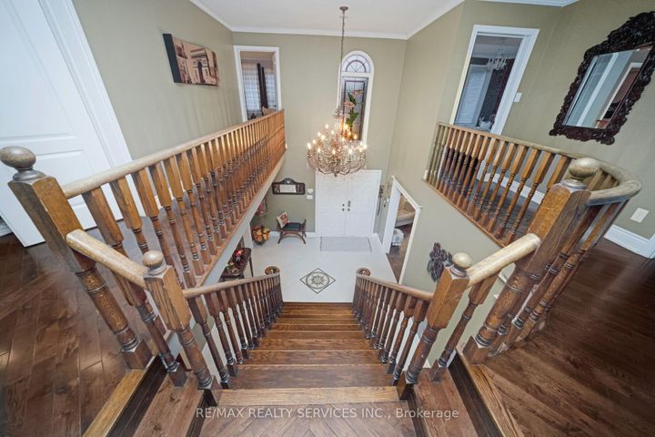 Photo 22 at 74 Leeward Drive N, Westgate, Brampton