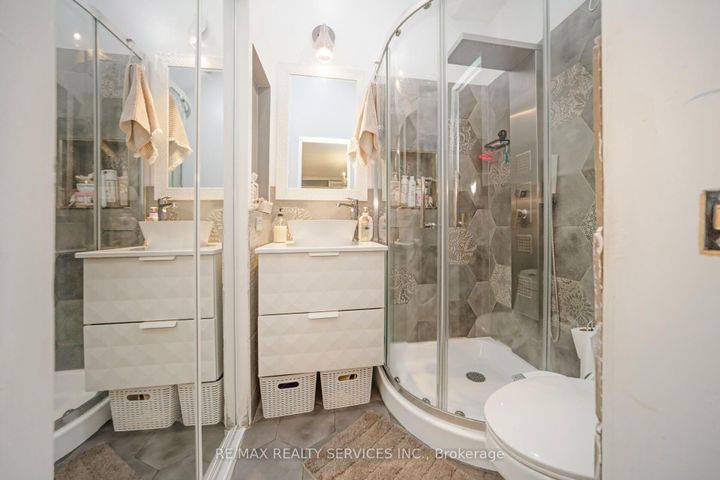 Photo 28 at 74 Leeward Drive N, Westgate, Brampton