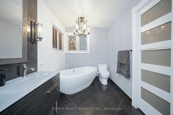 Photo 32 at 74 Leeward Drive N, Westgate, Brampton