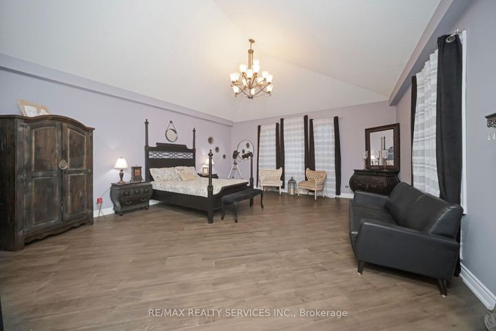 Photo 33 at 74 Leeward Drive N, Westgate, Brampton