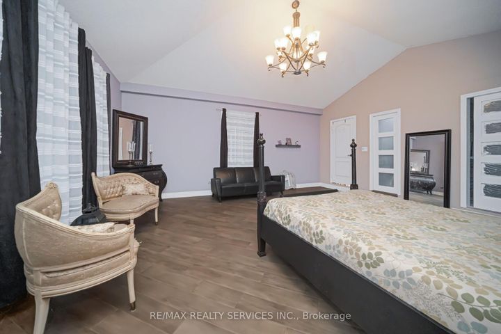 Photo 35 at 74 Leeward Drive N, Westgate, Brampton