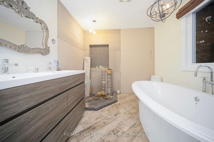 Photo 36 at 74 Leeward Drive N, Westgate, Brampton