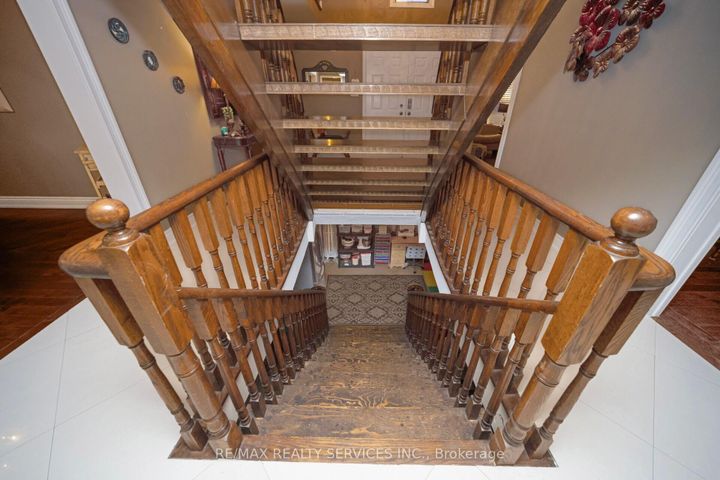 Photo 37 at 74 Leeward Drive N, Westgate, Brampton