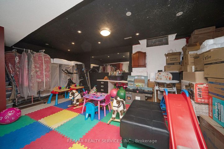 Photo 38 at 74 Leeward Drive N, Westgate, Brampton