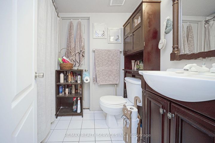Photo 40 at 74 Leeward Drive N, Westgate, Brampton