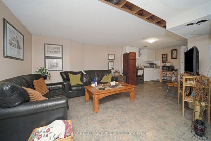 Photo 41 at 74 Leeward Drive N, Westgate, Brampton
