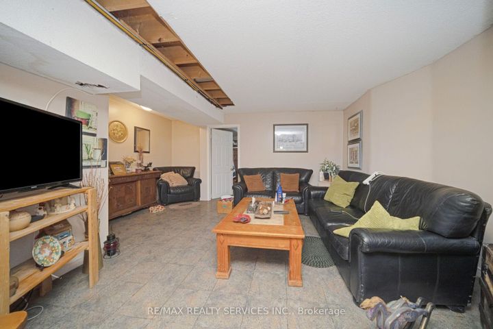 Photo 42 at 74 Leeward Drive N, Westgate, Brampton
