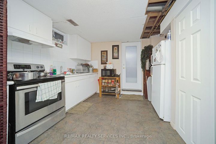 Photo 43 at 74 Leeward Drive N, Westgate, Brampton