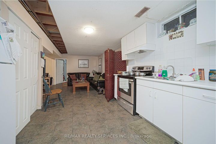 Photo 44 at 74 Leeward Drive N, Westgate, Brampton