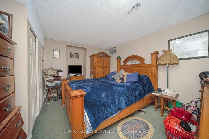 Photo 45 at 74 Leeward Drive N, Westgate, Brampton