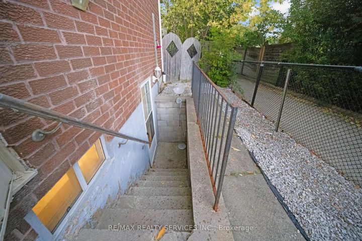 Photo 46 at 74 Leeward Drive N, Westgate, Brampton