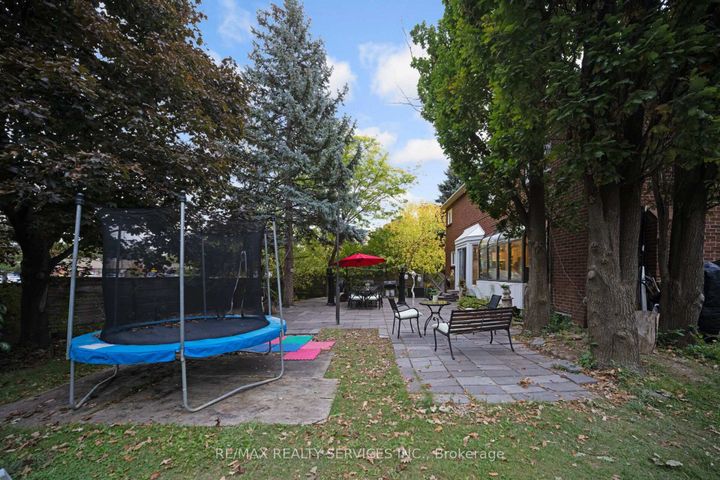 Photo 48 at 74 Leeward Drive N, Westgate, Brampton
