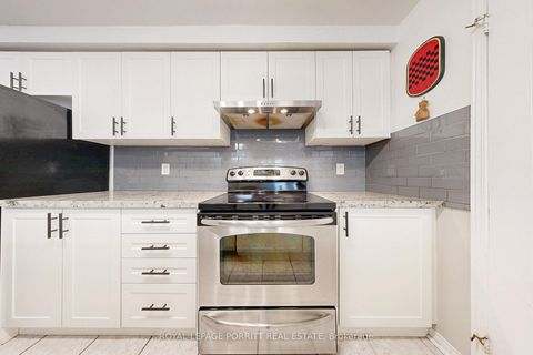 Photo 12 at 174 - 760 Lawrence Avenue W, Glen Park, Toronto