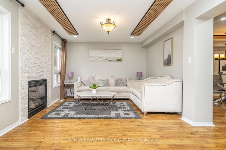 Photo 6 at 107 Crown Victoria Drive, Fletcher's Meadow, Brampton