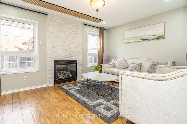 Photo 7 at 107 Crown Victoria Drive, Fletcher's Meadow, Brampton