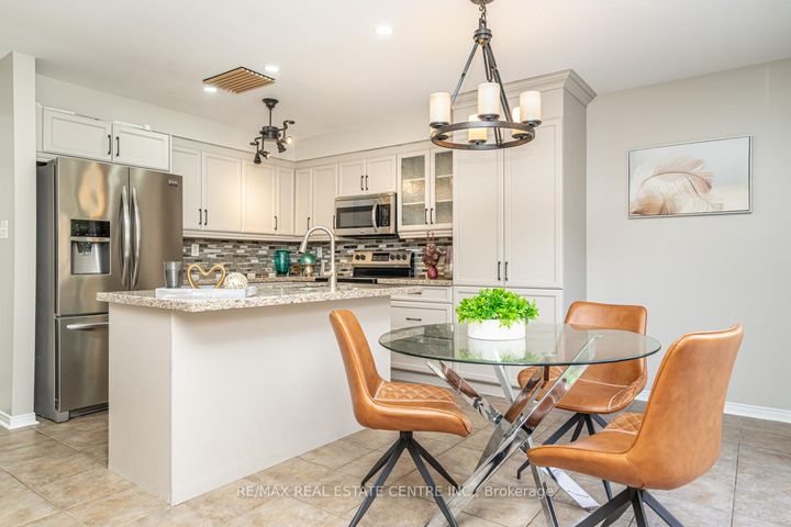 Photo 11 at 107 Crown Victoria Drive, Fletcher's Meadow, Brampton