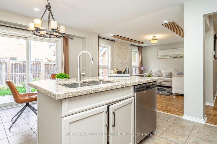 Photo 13 at 107 Crown Victoria Drive, Fletcher's Meadow, Brampton
