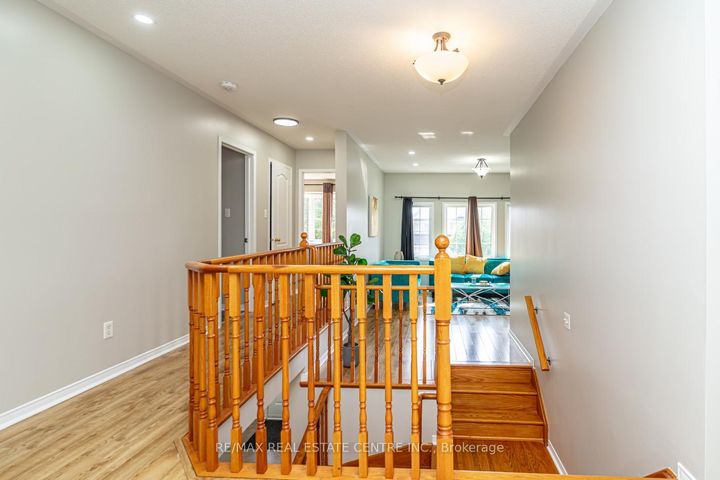 Photo 15 at 107 Crown Victoria Drive, Fletcher's Meadow, Brampton