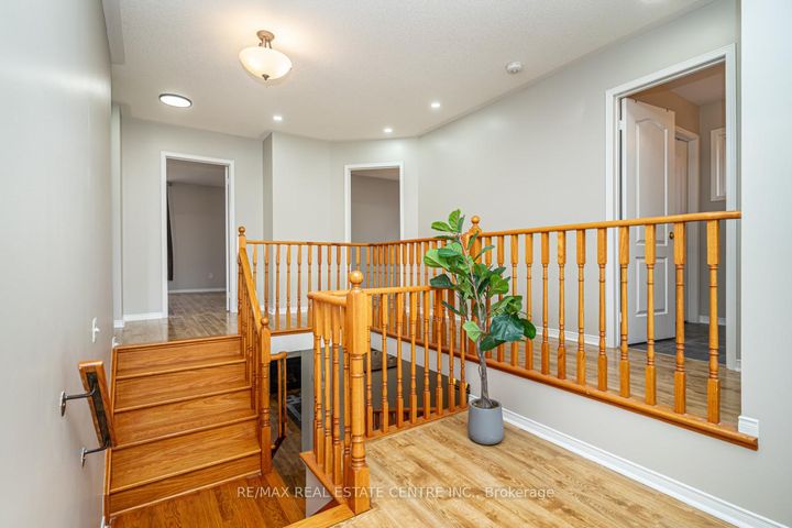 Photo 18 at 107 Crown Victoria Drive, Fletcher's Meadow, Brampton