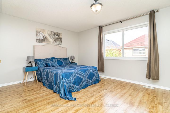 Photo 19 at 107 Crown Victoria Drive, Fletcher's Meadow, Brampton