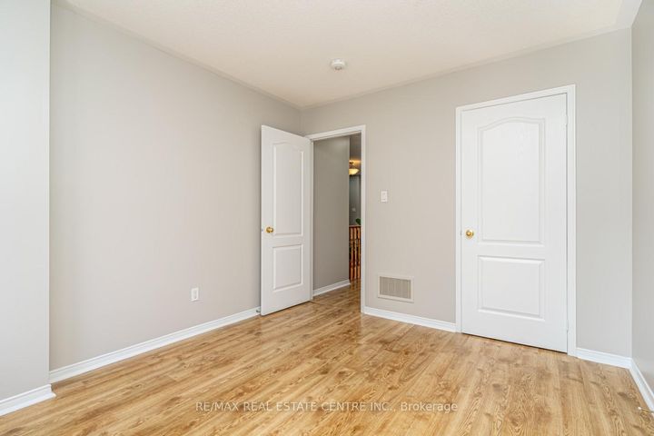 Photo 25 at 107 Crown Victoria Drive, Fletcher's Meadow, Brampton