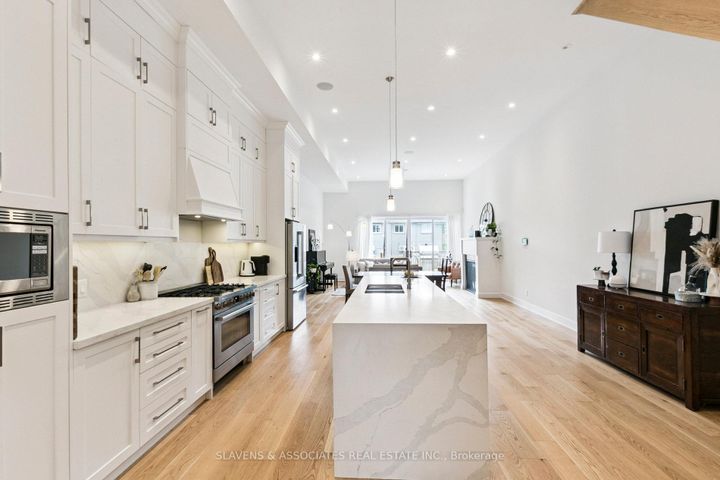 Photo 3 at 1040 Enola Avenue, Lakeview, Mississauga