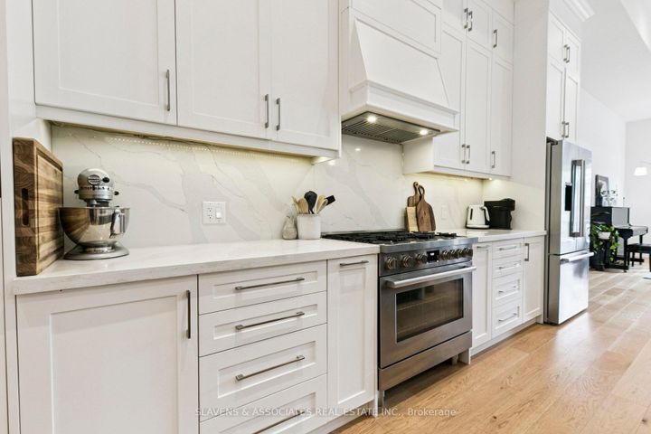 Photo 4 at 1040 Enola Avenue, Lakeview, Mississauga