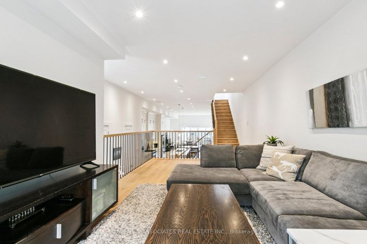 Photo 15 at 1040 Enola Avenue, Lakeview, Mississauga