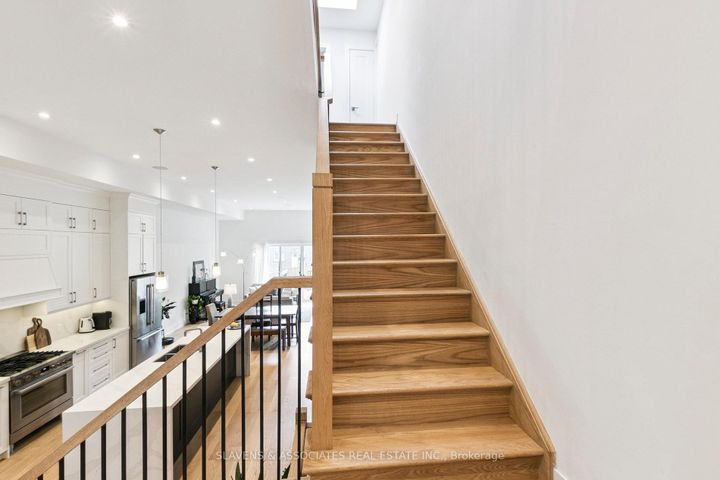 Photo 17 at 1040 Enola Avenue, Lakeview, Mississauga