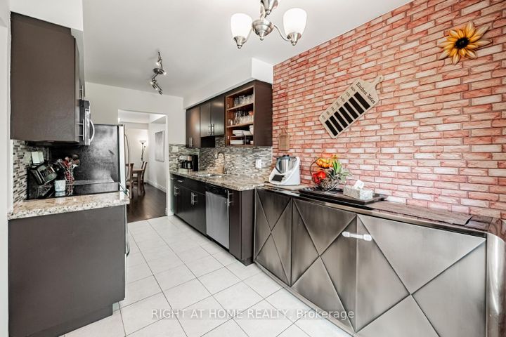 Photo 7 at 19 - 345 MEADOWS Boulevard W, Rathwood, Mississauga