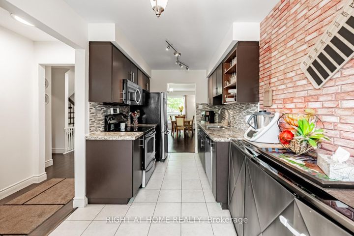 Photo 8 at 19 - 345 MEADOWS Boulevard W, Rathwood, Mississauga