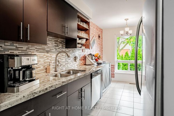 Photo 11 at 19 - 345 MEADOWS Boulevard W, Rathwood, Mississauga